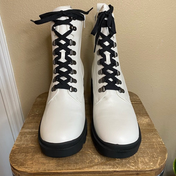 NIB BP Taylor White Leather Chunky Heel Boots - Picture 10 of 11